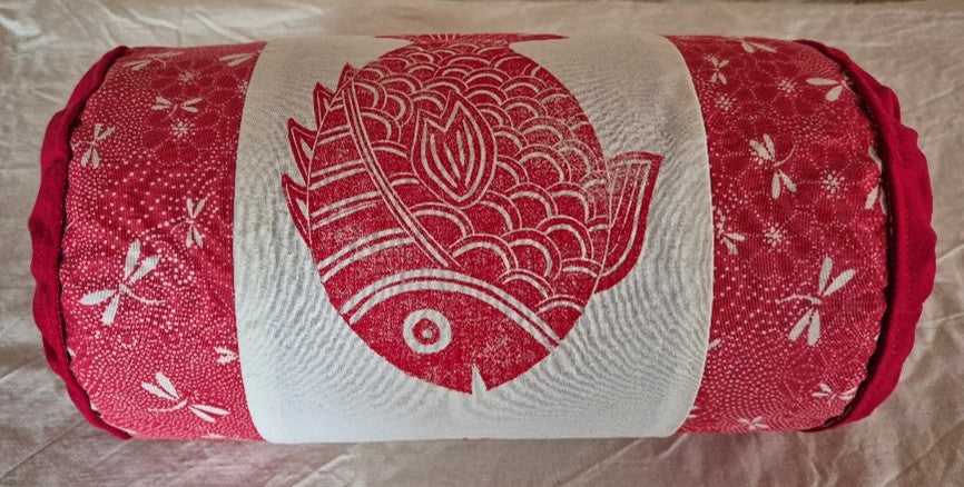 housse de coussin 2 poissons rencontrant un papillon