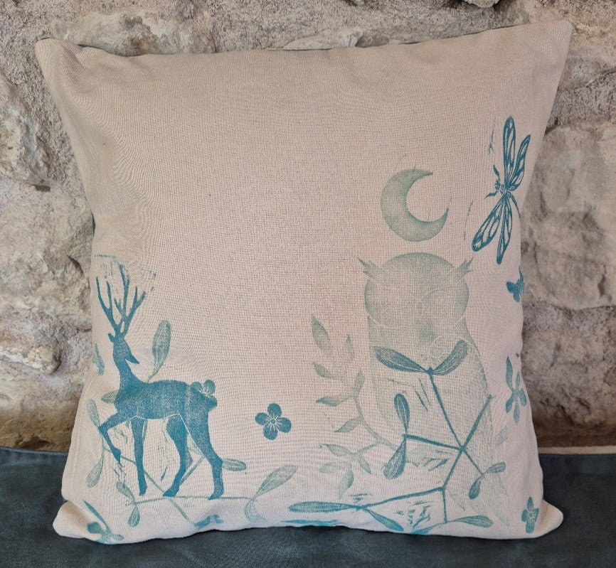 housse de coussin cerf dans la forêt, lune