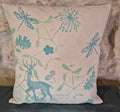 housse de coussin cerf, fleur et libellules