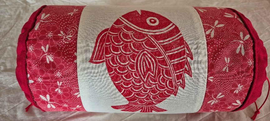 housse de coussin 2 poissons rencontrant un papillon